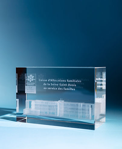 fabrication sur mesure par TS Laser 3D, le spécialiste du trophée en verre