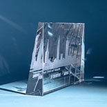 gravure laser dans un cube en verre